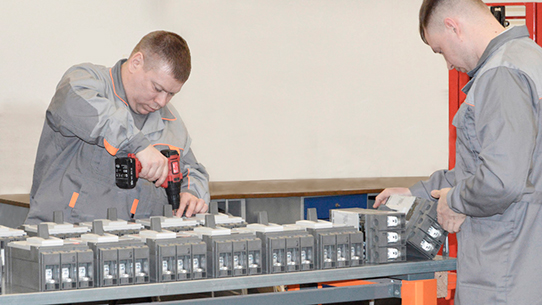 Процесс производства защитно-коммутационного оборудования AKEL